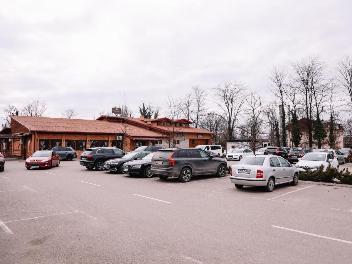 Hotel Stara Ada Banja Luka Esterno foto